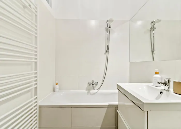 12 Minutes To Schoenbrunn I 5 Minutes To Metro U3 Apartman Bécs